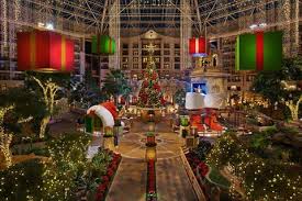 12 Christmas Light Displays In Texas That Are Pure Magic Texas Christmas Holiday Getaways Best Christmas Lights