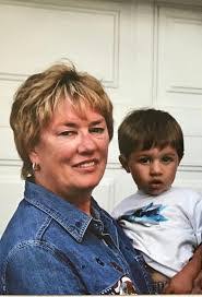 Julie Renfrew's Instagram, Twitter & Facebook