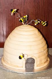 The minecraft mob skin, cake bee, was posted by valleycatrainbow. Beehive Cake Ashlee Marie Real Fun With Real Food