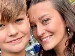 Shana Monroe's Instagram, Twitter & Facebook