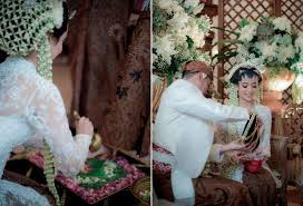 Ada di antaranya pakaian adat jawa, sunda, minangkabau, dan lain sebagainya. Panduan Rangkaian Prosesi Pernikahan Adat Jawa Beserta Makna Di Balik Setiap Ritualnya Bridestory Blog