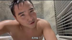 上車】YouTuber《谷阿莫》洗澡露出「小阿莫」影片無碼流出！本尊回應：是手指！ | 點我一下