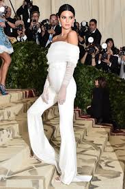Robe de soirée grande taille pas chère noire féminin photos and nature on pinterest. Kendall Jenner Angelique Au Met Gala 2018 Blog Officiel De Persun Fr