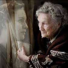 La morte non esiste, figlia. La gente muore solo quando viene dimenticata”  mi spiegò mia madre poco prima di andarsene. “Se saprai ricordarmi, sarò  sempre con te”. ~ Isabel Allende ~