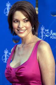 Her body measurements look perfect in almost any dress. Picture Of Alana De La Garza