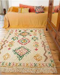 Unsere berberteppiche sind aus reiner schurwolle in nordafrika, oft in marokko handgeknüpft und tragen die kultur und den geist des berbervolkes in sich. Teppich Berber
