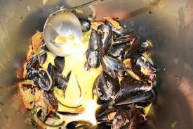 Moules A La Creme Fraiche Et A L Ail Recettes De Cuisine Recette Poisson Moules