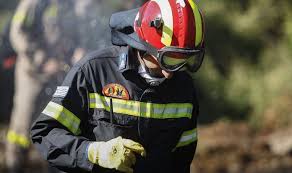 Καθημερινή ηλεκτρονική εφημερίδα της αργολίδας | όλες οι ειδήσεις από την αργολιδα, το ναύπλιο, το άργος, την επίδαυρο και την ερμιονίδα 2 500 Neoi Ypopshfioi E8elontes Pyrosbestes Sto Pyrosbestiko Swma Agriniovoice Gr
