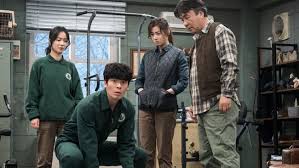 A lawyer is given the mission of revitalising a bankrupt zoo that has no animals. Review Film Secret Zoo
