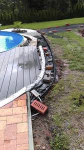 Carrara Kies Und Palmen Am Pool Die Treppe Ins Poolhaus War Fertig Ebenso Bereits Ein Grosser Teil Des Neu Angelegten Rasens Pool Pool Haus Terrasse Anlegen