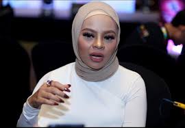 Lirik lagu dan video klip. Momen Muzik Sarah Gayah Is Typing