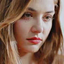 No estás yendo demasiado lejos? —indagué con voz sensual. —Al igual que tú  ayer, no pienso detenerme hasta oírte gritar mi nombre. Sus traviesas manos  apretaban mis senos, masajeando mis erectos pezones