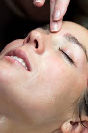 Jan 16, 2020 · how to put someone to sleep using pressure points for treatment, the pressure toggles in between a lower rate for inhalation and a greater rate for exhalation, which can make breathing much easier for some individuals. 6 Pressure Points For Falling Asleep