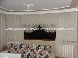 İlk olarak kendi mekanizmasına monte edilen bu perdeler daha sonra kornişe sabitlenmektedir. Kruvaze Perde Nedir Tuzla Perde