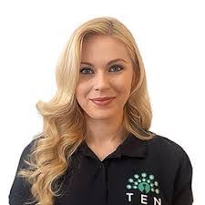 Jennifer Elms's Instagram, Twitter & Facebook