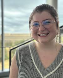 The Behavioral Ecology and Ethology Research Seminar (BEERS) is made up of  a group of students, postdocs, and faculty members from psychology,  biological sciences, and neuroscience. They meet every other week to