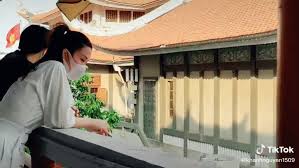 Phan minh lộc là chuyên gia trang điểm có tiếng trong giới giải trí. B7g E Whu3unm