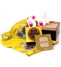 Discover all of our latest wedding gift ideas for 2018, including gifts for the newlywed couple, the wedding party, parents of the bride and groom and wedding favors for. Malay Wedding Gift Malaysia Unique Handprinted Batik Premium Online Florist In Malaysia Florygift Deliver Flowers Gifts