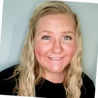 Samantha Saunders's Instagram, Twitter & Facebook