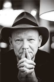 Als de mensen het vergeten zijn, moet je hen een geweten schoppen”