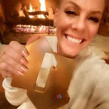 Number 1 in the UK!! 🙏🏽🥳🥂 #TRUSTFALL Official UK Charts