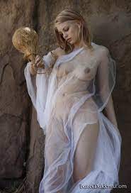 Nude maiden