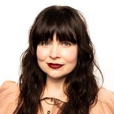 Sarah Kellogg's Instagram, Twitter & Facebook