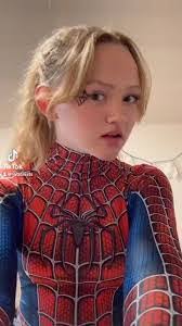 Kim Cottrill's Instagram, Twitter & Facebook