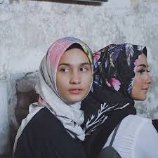 We would like to show you a description here but the site won't allow us. 20 Inspirasi Foto Baju Couple Sama Sahabat Trend Couple
