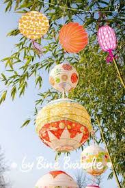 Lampions Bunt Mit Servietten Verziert Tolle Diy Idee Aus Dem Buch Meine Bunte Welt Von Bine Brandle Lampion Garten Garten Partydekorationen Garten