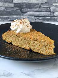 Zum einen eben entöltes mandelmehl (nicht mit gemahlenen mandeln zu verwechseln, den unterschied erkläre ich in diesem post).außerdem flohsamenschalen zum „andicken, butter, sahne und schmand. Keto Carrot Cake Mit Mandelmehl Low Carb Genau Greta