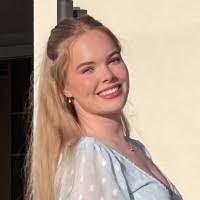 Amber Briscoe's Instagram, Twitter & Facebook