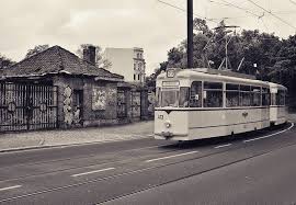 Ein Historischer Gothazug Fahrt Hier Gerade In Der Sieverstorstrasse In Magdeburg Neustadt Am Eingangstor Der Ehemaligen Bordebra Magdeburg Sachsen Anhalt Gotha