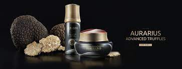 We specialize in only the most luxurious natural skin care. Gold Elements