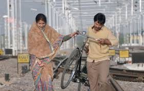 Sui Dhaaga Movie Review Predictable Storyline But Interesting Dialogues Sui dhaaga's mauji is very different from dum laga ke haisha's prem.