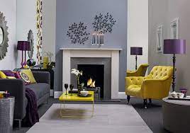 On ose la peinture murale blanche et les meubles gris, ainsi que quelques touches vives ici et là pour vitaliser le décor. Deco Salon Gris Avec Quelle Couleur Choix Idees Et Astuces En Photos
