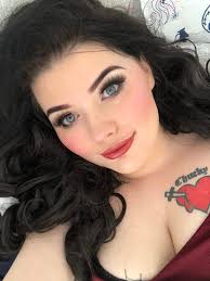 Looking for a curvy or plus size model for a shoot