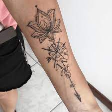 Tatouage polynesien bras femme image tatouage polynésien. Tatouage Lotus Significations Et Illustrations Tattoome Le Meilleur Du Tatouage