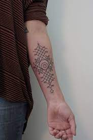 Gute beispiele für motive dieses genres sind herzen, sterne, schwalben oder anker. Tattoo Auf Unterarm 52 Coole Ideen Fur Manner Und Frauen