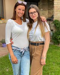 A life tv reggeli műsorába jelentkezett be otthonából, s részletesen. O Berki Mazsi 18 Eves Huga A Szep Edinaval Imadjak Egymast Hazai Sztar Femina