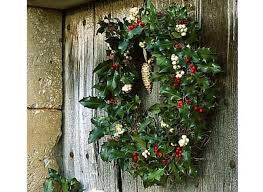 Diy Realiser Une Couronne De Houx Pour Noel Couronne De Houx Couronne De Noel Houx Couronne Noel