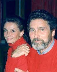 With an introduction by gregory peck, audrey hepburn recounts her love of children and her work with unicef as a goodwill ambassador. Pin On Audrey Hepburn