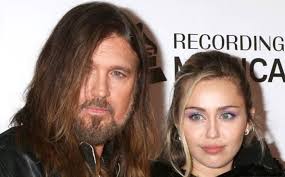 Billy ray cyrus tells et the classic advice he gives to his eccentric daughter miley cyrus. Miley Cyrus Reveals Dad Billy Ray Cyrus Struggles With New Iphone He Got To Stay In Touch Amid Coronavirus Outbreak