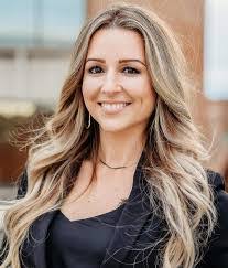 Andrea Staples's Instagram, Twitter & Facebook