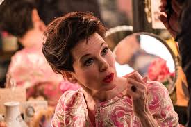 Renee zellweger, american actress known for playing vulnerable characters in such films as jerry maguire (1996), nurse betty (2000), and bridget jones's diary (2001). Die Besten Filme Mit Renee Zellweger Top 10 Blengaone
