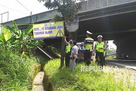 Mengoperasikan sebuah perusahaan pelayanan kesehatan yang terintegrasi dengan enam portofolio bisnis utama: Enam Titik Di Wilayah Purwakarta Rawan Kecelakaan Republika Online