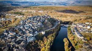 Located in the middle of the region of sanabria, bordering with portugal, this parador ® is ideal for travellers and lovers of the countryside. Hay Que Ver Audioguide Of The Puebla De Sanabria