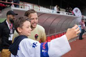 Tak reagoval hokejový útočník jakub voráček, když ho trenér vladimír růžička jmenoval kapitánem na domácím ms 2015 v praze a ostravě. Jakub Voracek Facebook