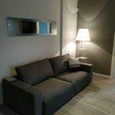Specchio Riflessi Divano Taos Di Saba Italia Lampada Tribeca Di Mogg Www Maviarreda It Arredamento Taos Arredamento D Interni