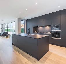 Meir Sur Instagram Mat Noir Armoires Graille De Desosse Parmi Cette Cochonnaille Inventif Par C Cuisine Design Moderne Cuisine Moderne Cuisines Design